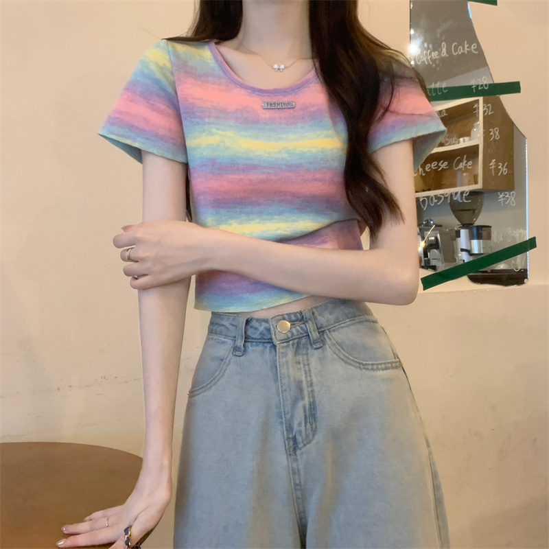 夏日多巴胺穿搭彩虹漸變色條紋針織衫T恤女洋氣減齡短款正肩上衣