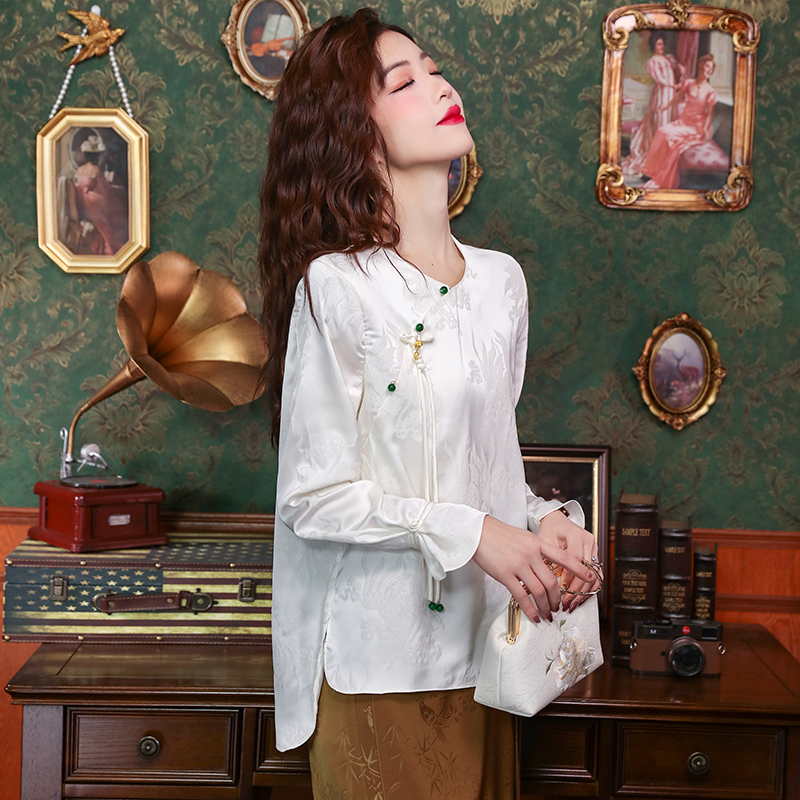 이른 봄 새로운 라운드 넥 긴팔 어둠 무늬 단색 기본 셔츠 여성 2026 년 국풍 단추 술 외국 가스 작은 셔츠