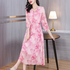 批发<b class='q'>连衣裙</b>2026春夏新款温柔风法式减龄V领气质裙高端桑蚕丝碎花裙