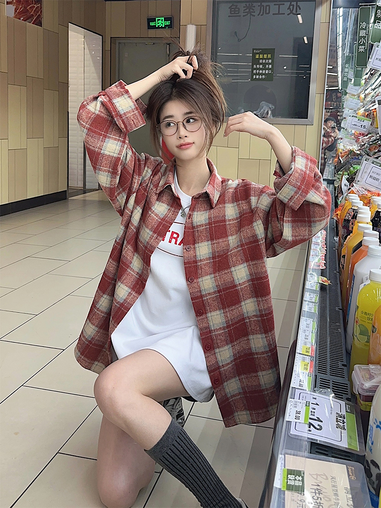 Actual shot of early spring Korean chic simple red plaid shirt jacket + printed T-shirt