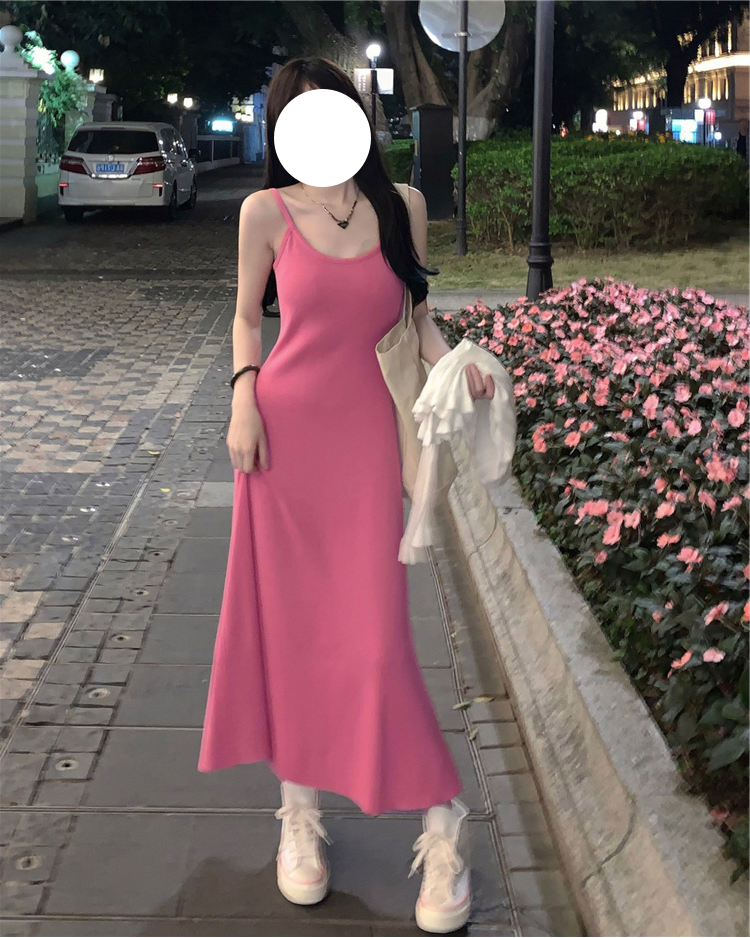 니트 슬립 여성 드레스 여름 2024 새로운 핫걸 허리 수축 몸매 가꾸기 슬림해 보이는 민소매 조끼 품격 롱 스커트