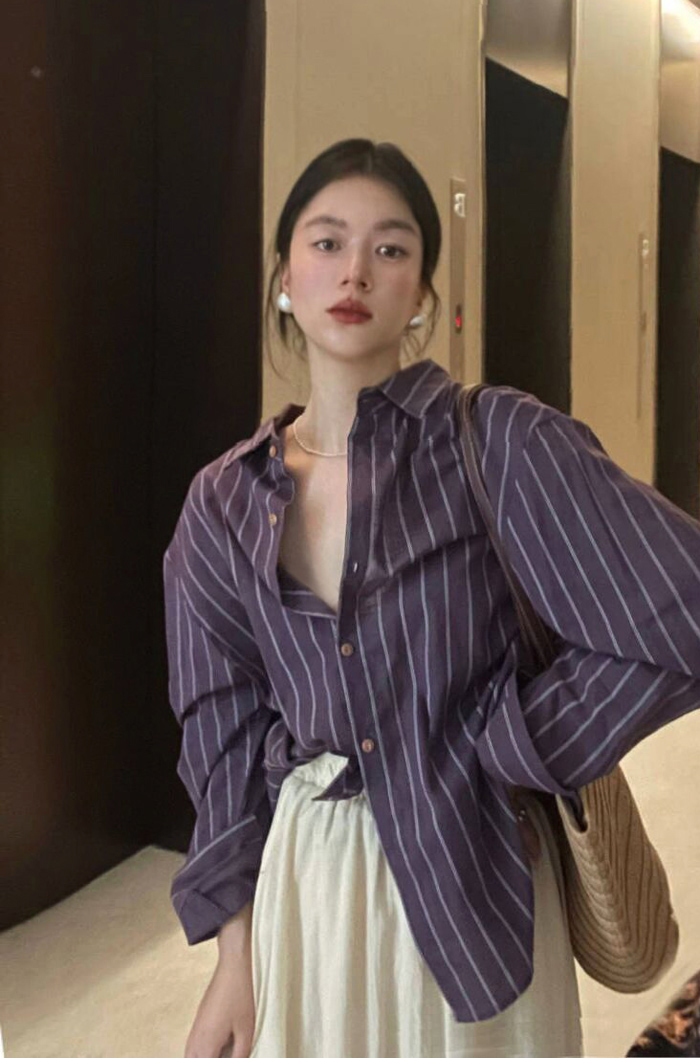 Real shot of chic French style ultra-purple striped cotton waist-cinching side-button design shirt