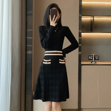 批发名媛<b class='q'>气质</b>小香风拼色珍珠扣半高领小黑裙秋季新款提花针织<b class='q'>连衣裙</b>女