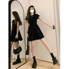 批发法式赫本风黑色高端气质<b class='q'>连衣裙</b>子女夏季2026年新款小个子显瘦短裙