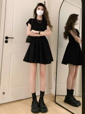 法式气质赫本风黑色连衣裙子夏季2024年新款女装小黑裙小个子短裙