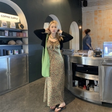 批发大码女装复古咖碎花吊带连衣裙套装女微胖百搭减龄修身过膝长裙