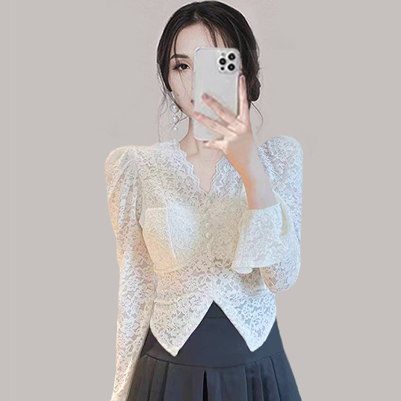 프랑스식 트임 거품 소매 V넥 레이스 기본 셔츠 여성 가을 홀로우 아웃 작은 셔츠 나팔 소매 순수한 욕망 인사이드 잡아라. 의류