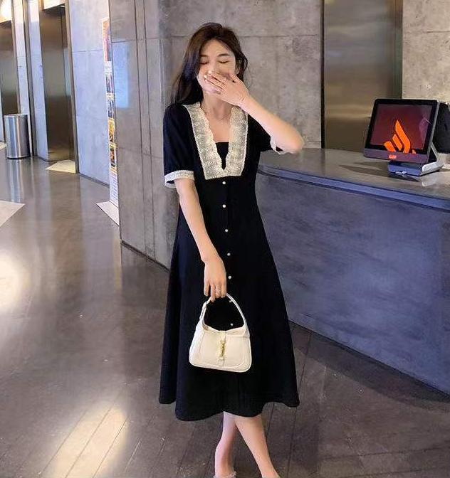 RY3654# 夏装新款气质V领大码中长款收腰连衣裙女赫本风小黑裙M-4XL200斤