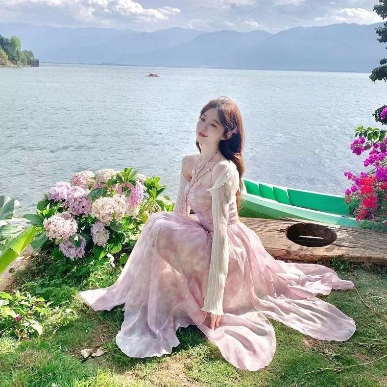 화이트 인사이드 bailistudio 사쿠라 남자 그것 여름 요정 바람 헤일로 염색 꽃무늬 불규칙 밑단 휴가 슬립 롱 스커트