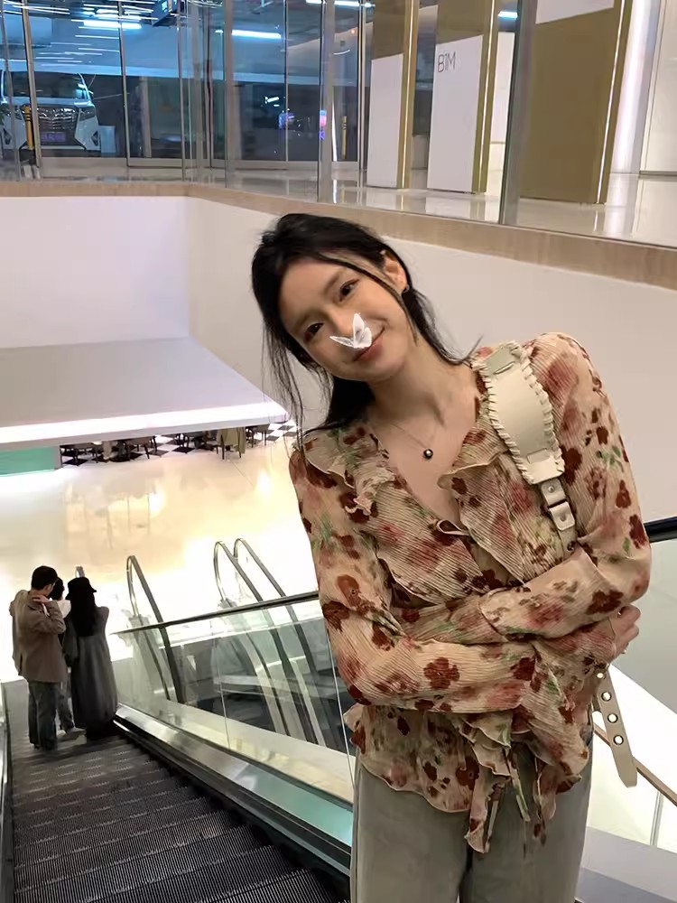 王少女的店 碎花V領雪紡衫早春新款法式小眾氣質荷葉邊綁帶短上衣