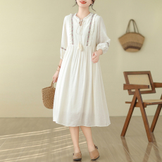 批发文艺复古刺绣<b class='q'>连衣裙</b>云南旅行度假民族风防晒长裙春季长袖