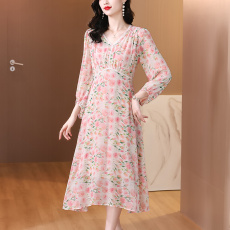 批发2026年新款夏季法式碎花高端气质温柔小清新植物花卉<b class='q'>连衣裙</b>