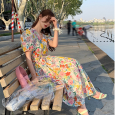 批发法式复古碎花v领短袖长裙减龄2026新款女装夏季高腰长款<b class='q'>连衣裙</b>女