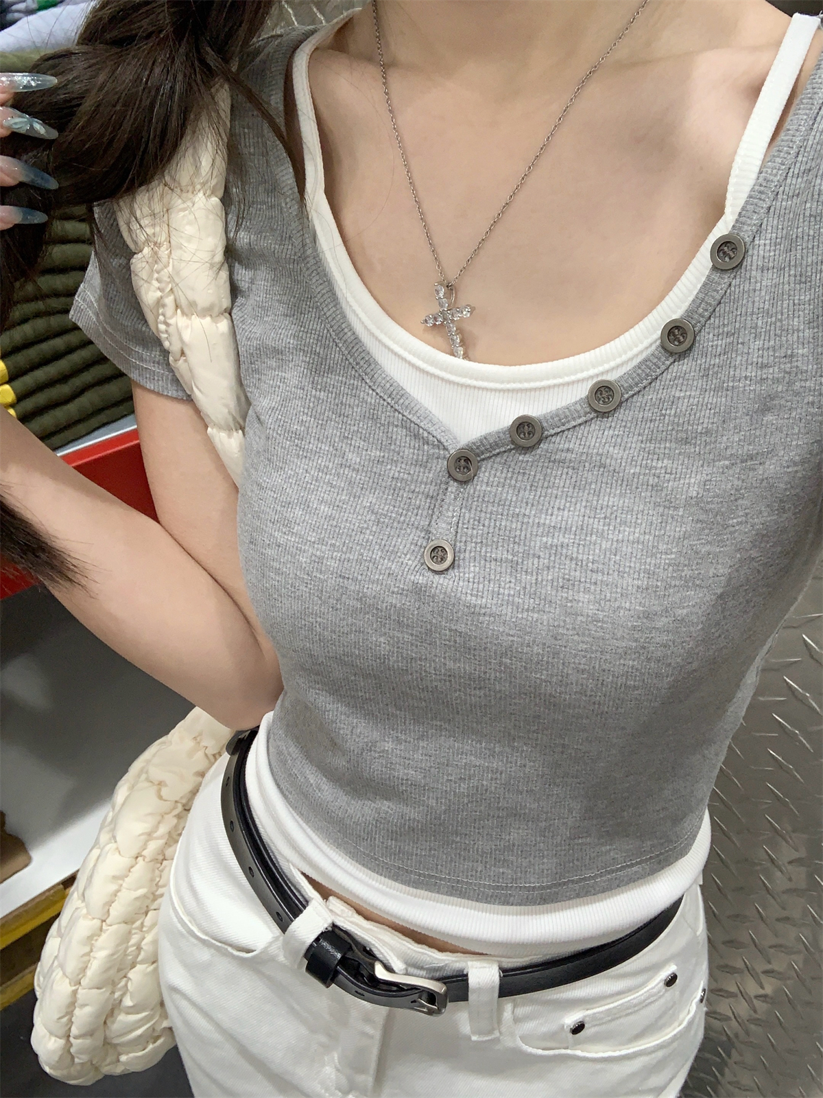 Actual shot of spring and summer Korean style slim-fit contrasting fake two-piece irregular button design pure cotton short-sleeved T-shirt tops