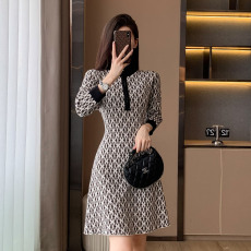 批发法式秋季新款立体提花高领<b class='q'>修身</b>高级感菱格纹小众设计针织<b class='q'>连衣裙</b>女