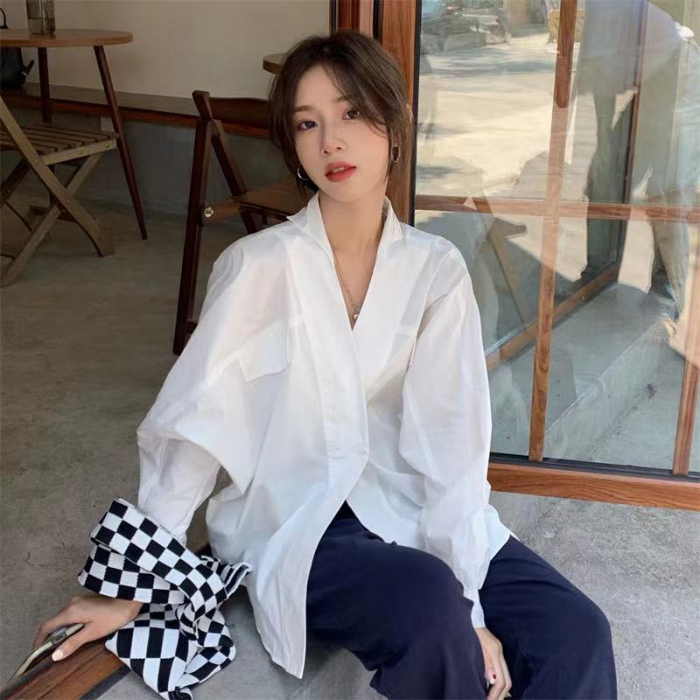셔츠 여성 디자인 센스 작은 대중 이른 봄 새로운 레트로 항구 바람 V넥 맨위 루즈핏 슬림해 보이는 다용도 긴팔 셔츠