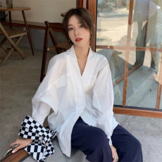 批发衬衣女设计感小众早春新款复古港风V领上衣宽松显瘦百搭长袖衬衫