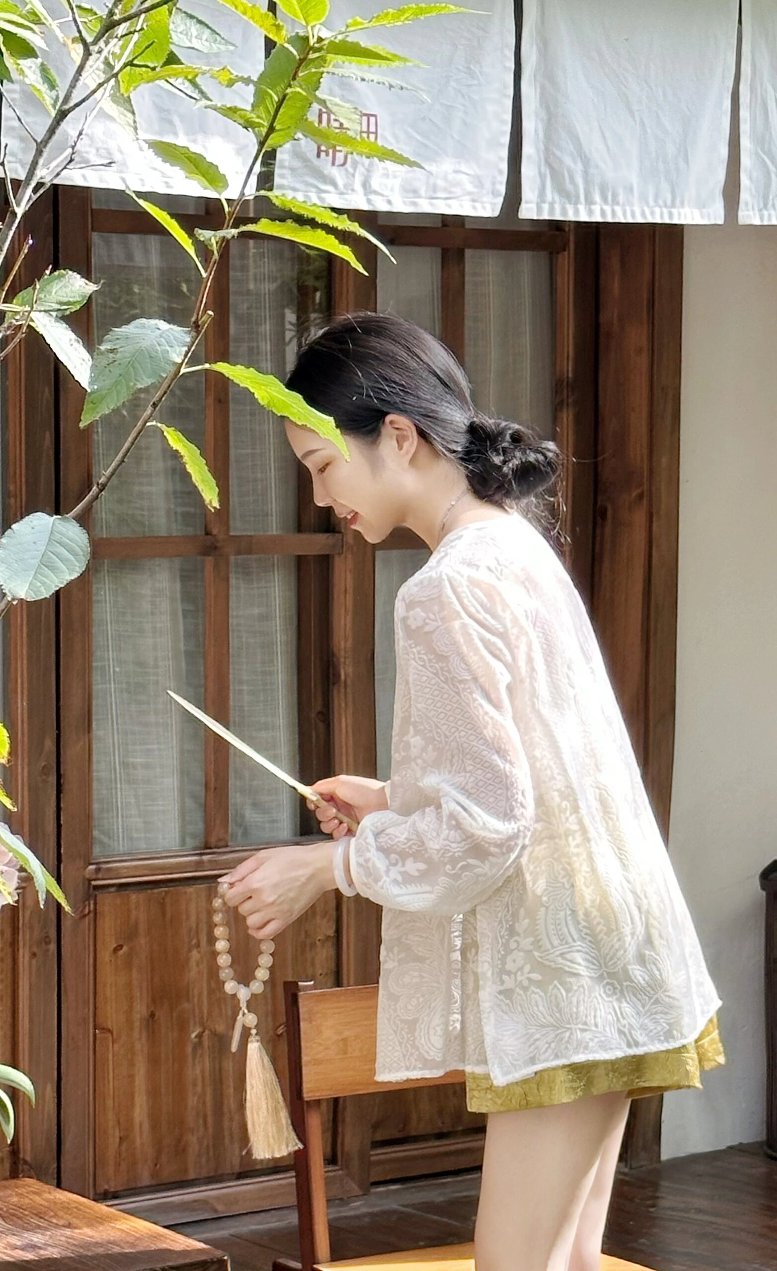 今年流行春夏新款女裝小個子新中式國風白色提花上衣短褲兩件套裝
