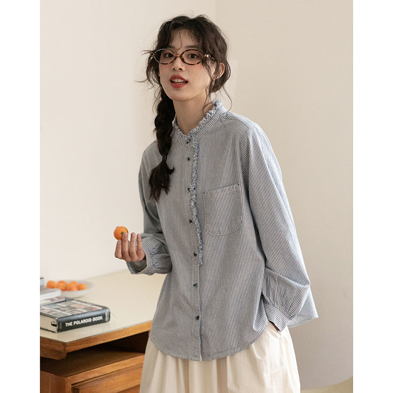 둘째 머리카락 실사 문예 거친 가장자리 디자인 센스 파란색 스트라이프 셔츠 맨위 여성