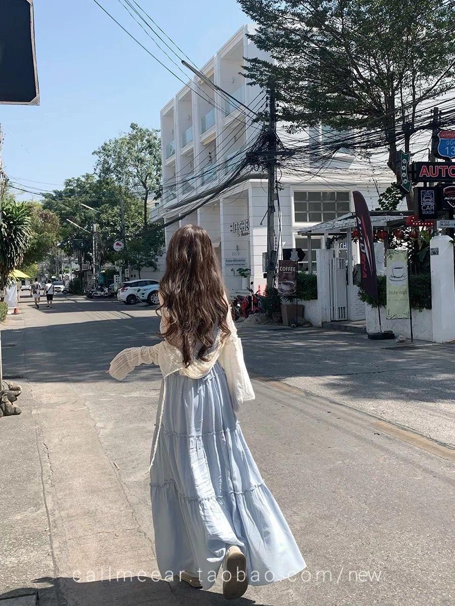 callmeear//浪漫假日極簡優雅收腰小白裙V領仙女吊帶連衣裙夏