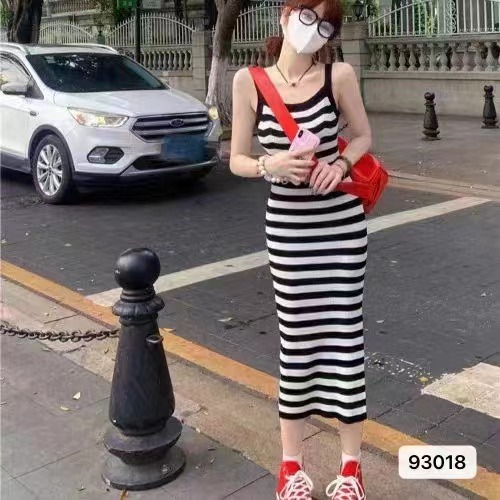 年夏季新款條紋吊帶連衣裙女裝過膝長款開叉辣妹背心裙子顯瘦