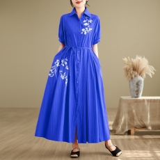 批发实拍胖mm复古绣花单排扣宽松长款连衣裙女