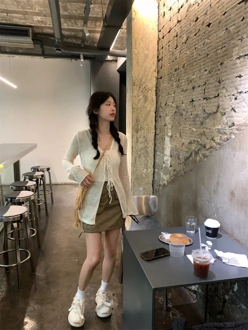 V넥 끈 디테일 가디건 상세 이미지 5