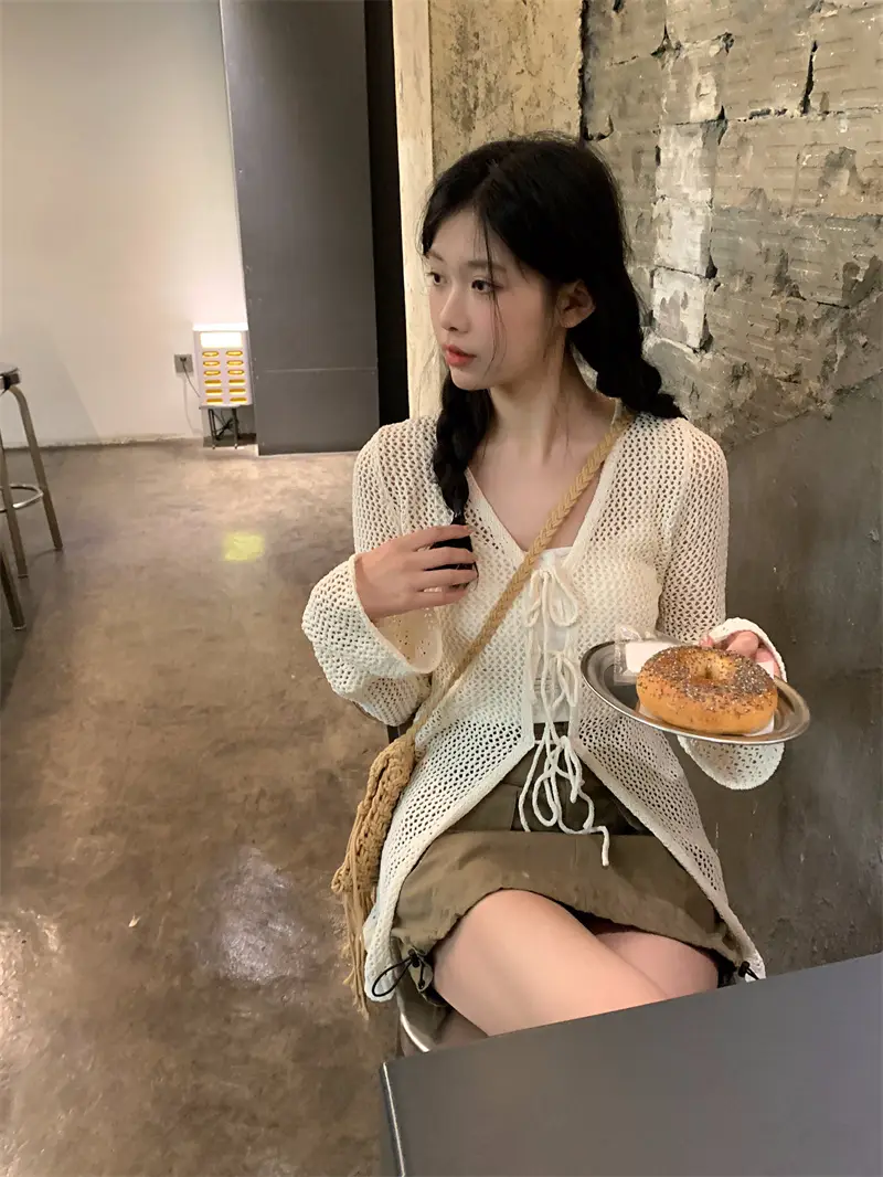 V넥 끈 디테일 가디건 상세 이미지 12