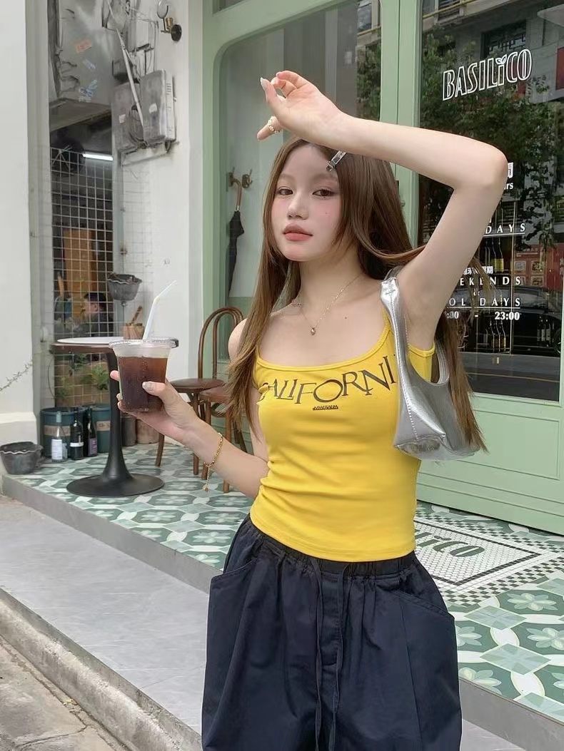 新款設計感字母印花修身黃色短款吊帶甜辣外穿小背心上衣女裝夏季