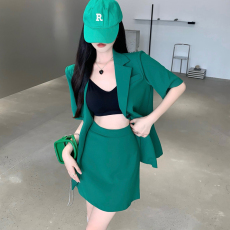 批发2026年夏多巴胺穿搭绿色西装套装女 <b class='q'>夏季</b>短袖西服高腰A字裙两件套