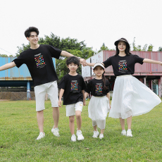 批发高端<b class='q'>亲子装</b>一家三口2024新款夏装炸街母子<b class='q'>母女</b>黑色短袖t恤全家装