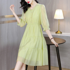 批发法式v领黄色<b class='q'>连衣裙女</b>2026春夏新款气质七分袖木耳边收腰a字裙