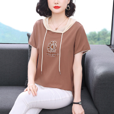 批发实拍2026年夏季新款时尚气质中年<b class='q'>妈妈</b>洋气减龄连帽印花刺绣T恤女