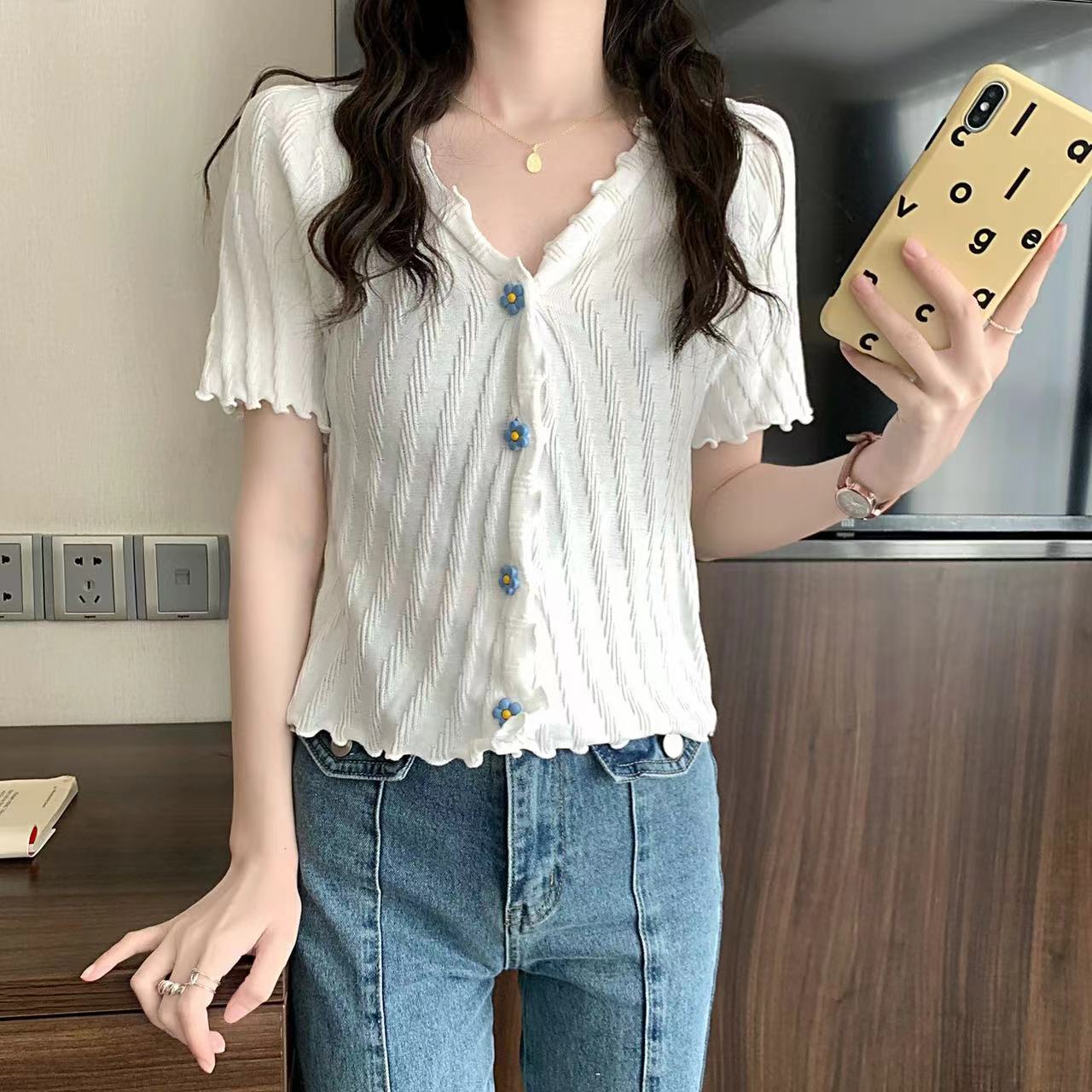 短款襯衫冰爽絲小眾純欲性感v領短袖上衣女夏季洋氣別致小衫