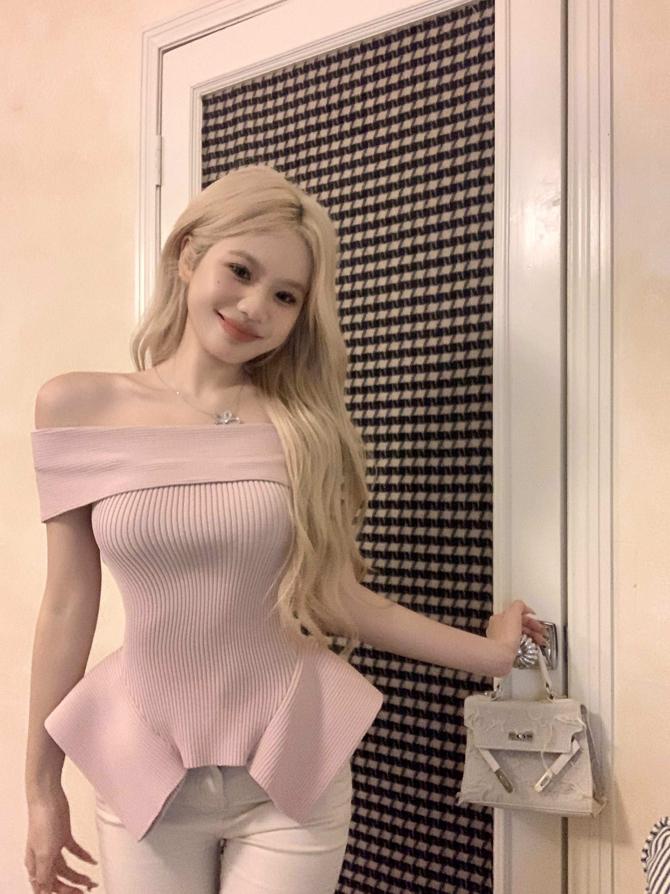 실사 가을 의상 새로운 이른 가을 오프숄더 섹시함 니트 스웨터 핑크색 맨위 쉬운 꿈 링 같은 단락 오프숄더