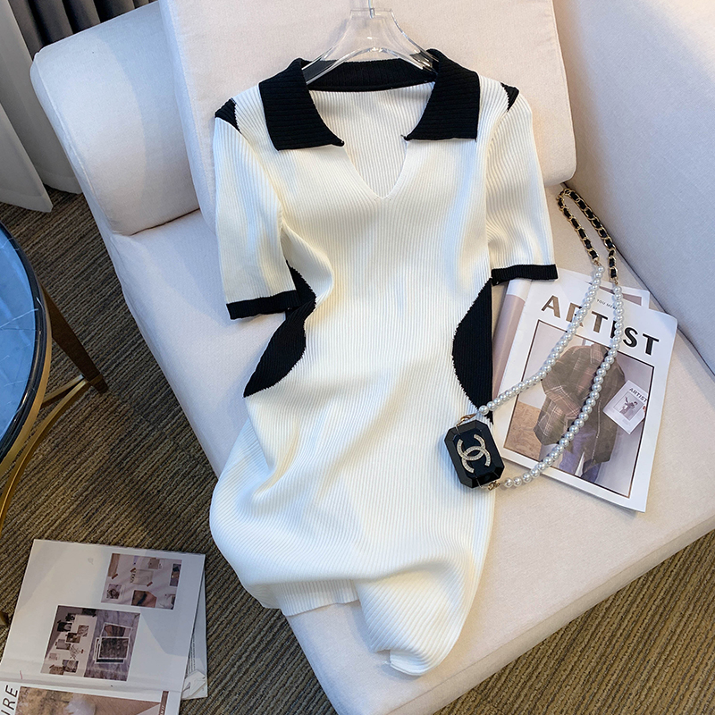 실사 대 물품 2026 여름 새로운 디자인 센스 작은 대중 배색 허리 수축 슬림해 보이는 니트 원피스 여성 드레스