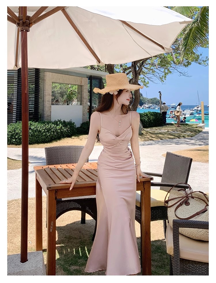 JustQin夢境邂逅夏季氣質吊帶長裙甜美溫柔高腰收腰連衣裙女
