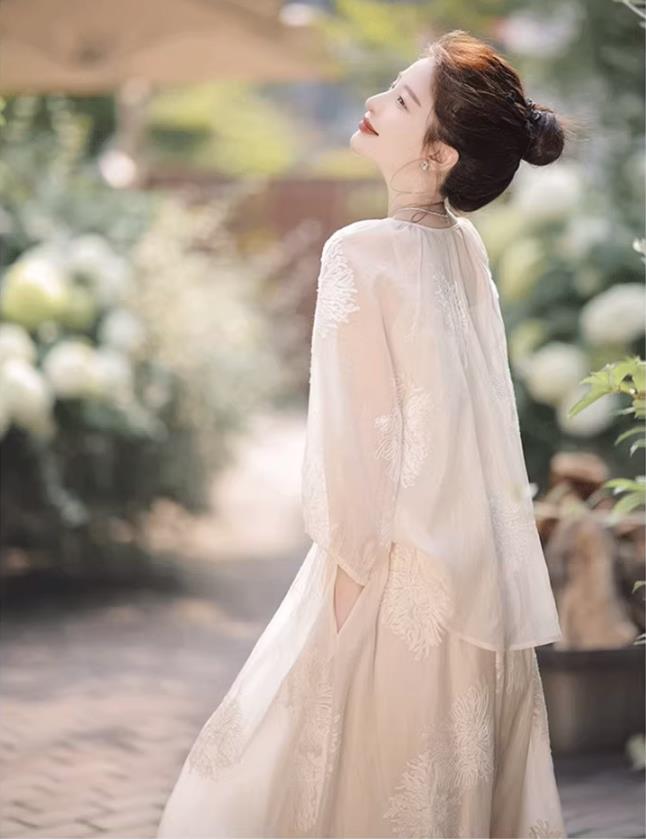 新中式國風套裝女夏季2024新款高級感氣質刺繡上衣半身裙子兩件套