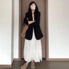 黑色西裝外套女裝2024年早春季新款職業套裝休閒西服吊帶半身裙子