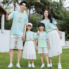 批发<b class='q'>亲子装</b>夏休闲装新款扎染T恤一家三四口母子<b class='q'>母女</b>白色半身裙套装