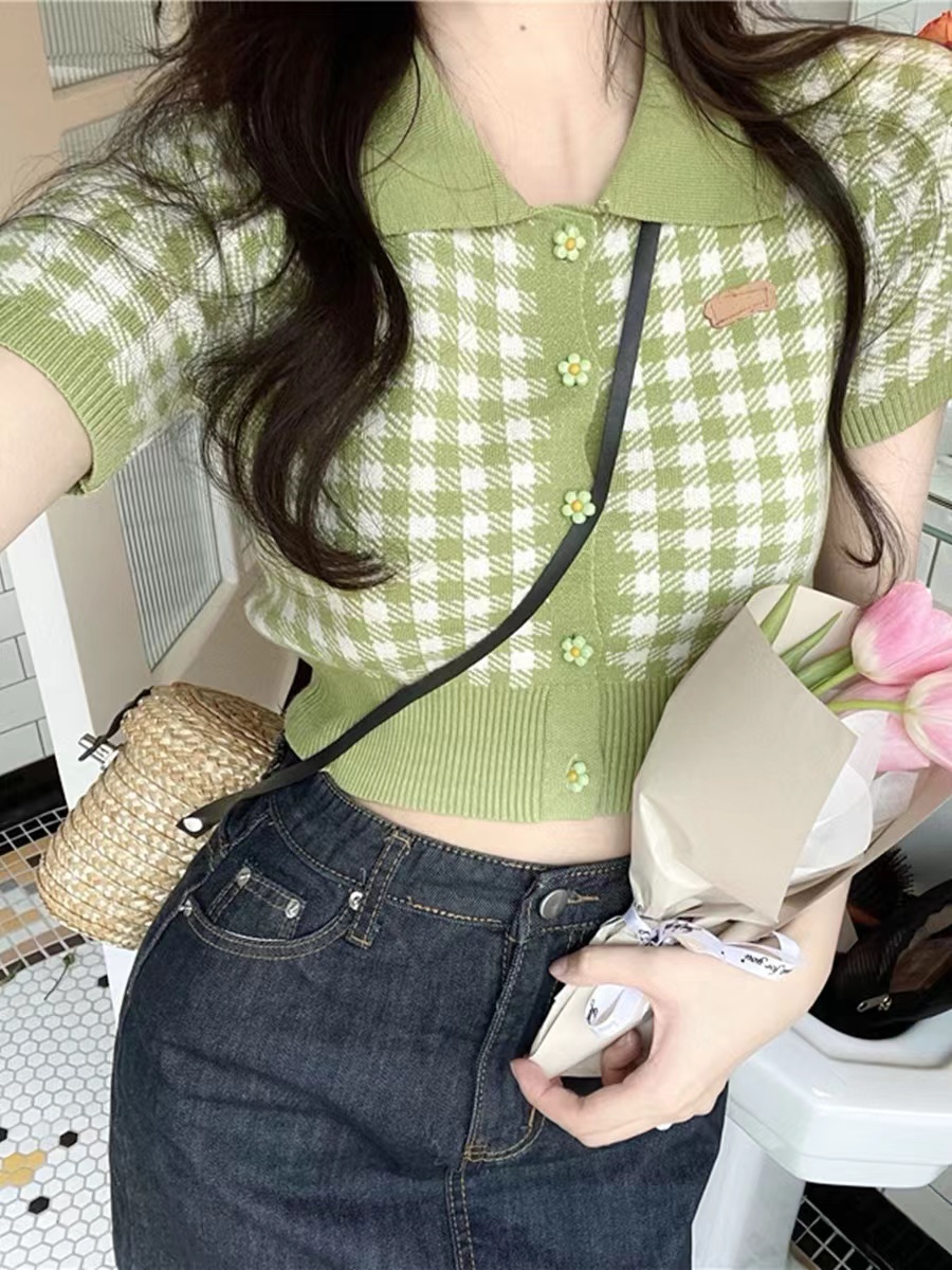 春季新美式甜心針織t恤女復古格子花瓣扣小眾polo領短款上衣
