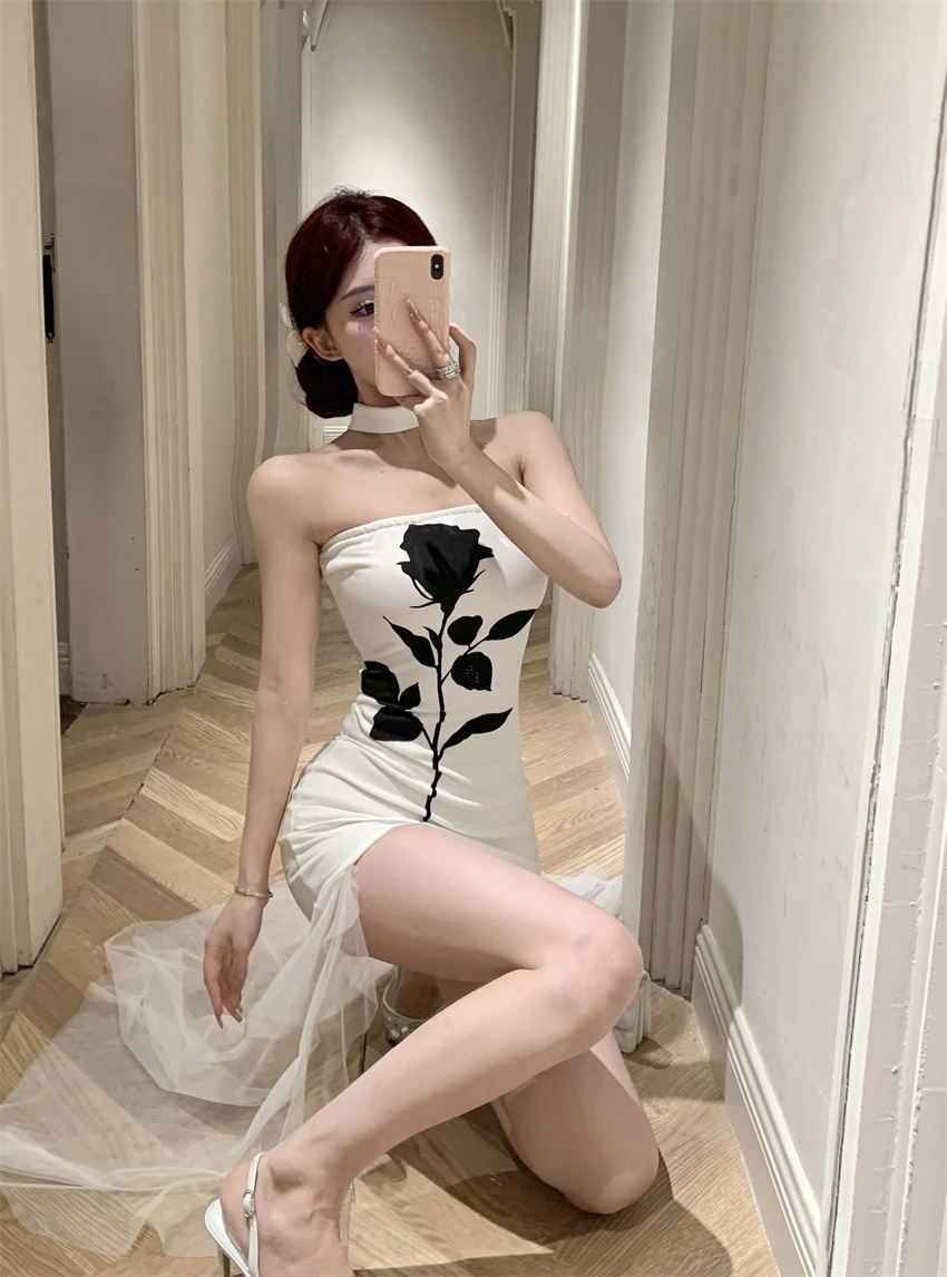 Real shot of designed tube top with rose print splicing and slimming mesh, slim tube top skirt and hip-covering short skirt