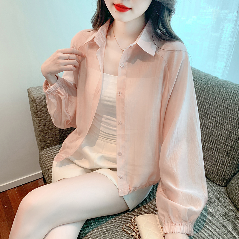 실사 2026 여름 새로운 한국 스타일 루즈핏 다용도 미니멀리즘 단색 긴팔 주간 실크 광택 자외선 차단 의류 여성
