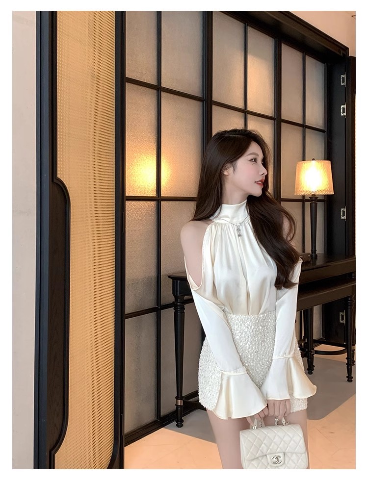 JustQin 3月18日上新溫柔名伶設計感緞面木耳邊襯衫女上衣