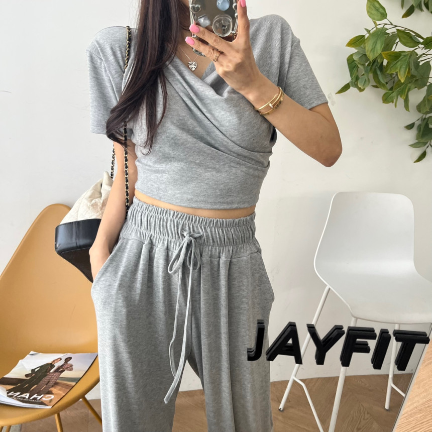 Original solid color pleated V-neck T-shirt + high-waisted casual pants set, two-piece set