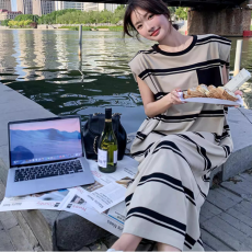 批发官方图 夏季韩版宽松条纹口袋圆领无袖垫肩长款T恤裙设计款<b class='q'>连衣裙</b>