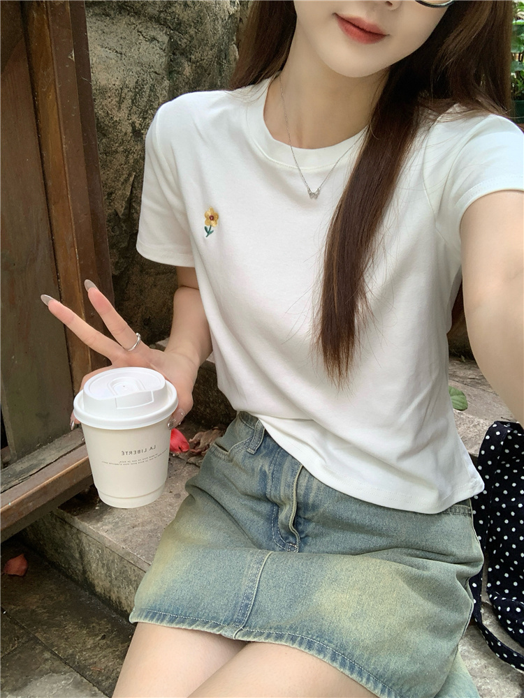 Actual shot~Summer new round neck simple embroidered short T-shirt with small flowers