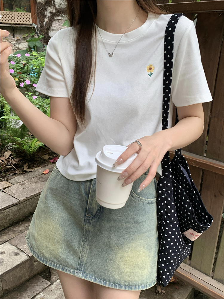 Actual shot~Summer new round neck simple embroidered short T-shirt with small flowers