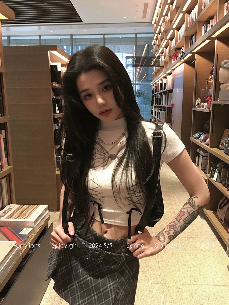 MAIKAO 甜酷辣妹蝴蝶結印花短袖T恤女夏季修身顯瘦純欲風短袖上衣