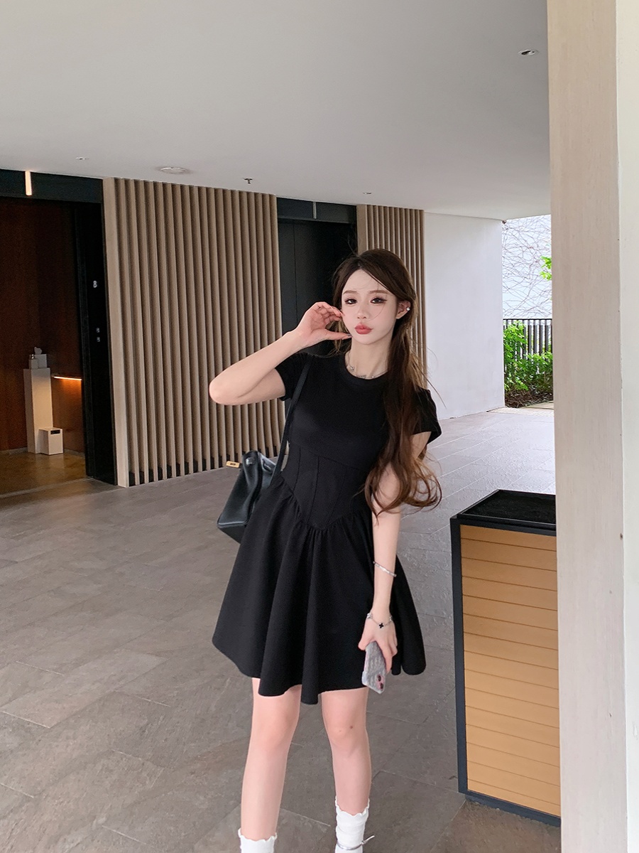 solo爆爆小黑裙女2024新款小個子連衣裙設計感顯瘦茶歇法式短裙子